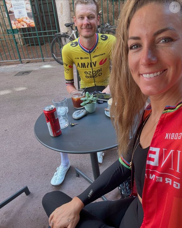 Pauline Ferrand-Prévot fête son anniversaire de couple avec son amoureux, le cycliste Dylan van Baarle sur Instagram le 8 août 2024.