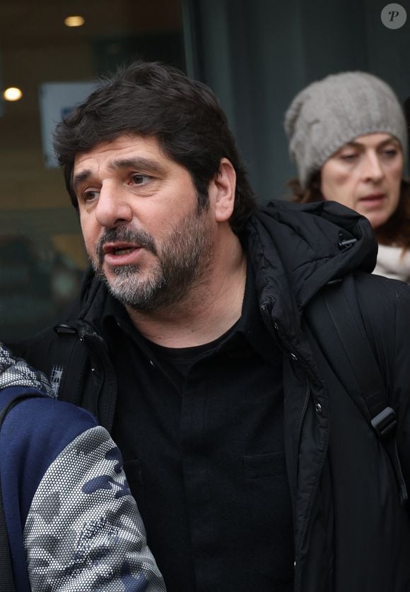 Photo : Exclusif - Patrick Fiori à la sortie des studios de RTL à  Neuilly-sur-Seine, France, le 12 février 2025. © Bestimage - Purepeople