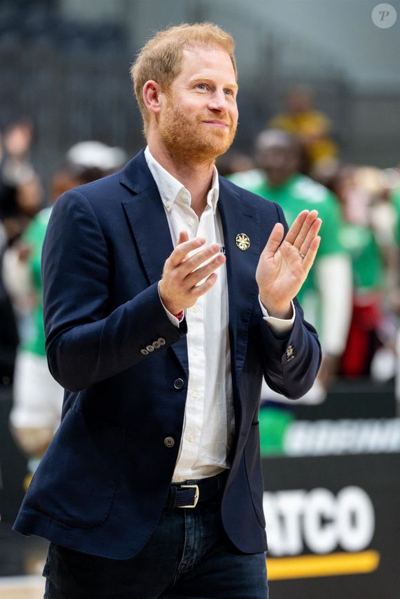 Le prince Harry, duc de Sussex, assiste à la compétition de volley-ball au Vancouver Convention Centre lors des Invictus Games Vancouver Whistler 2025, le 15 février 2025. © Backgrid USA / Bestimage