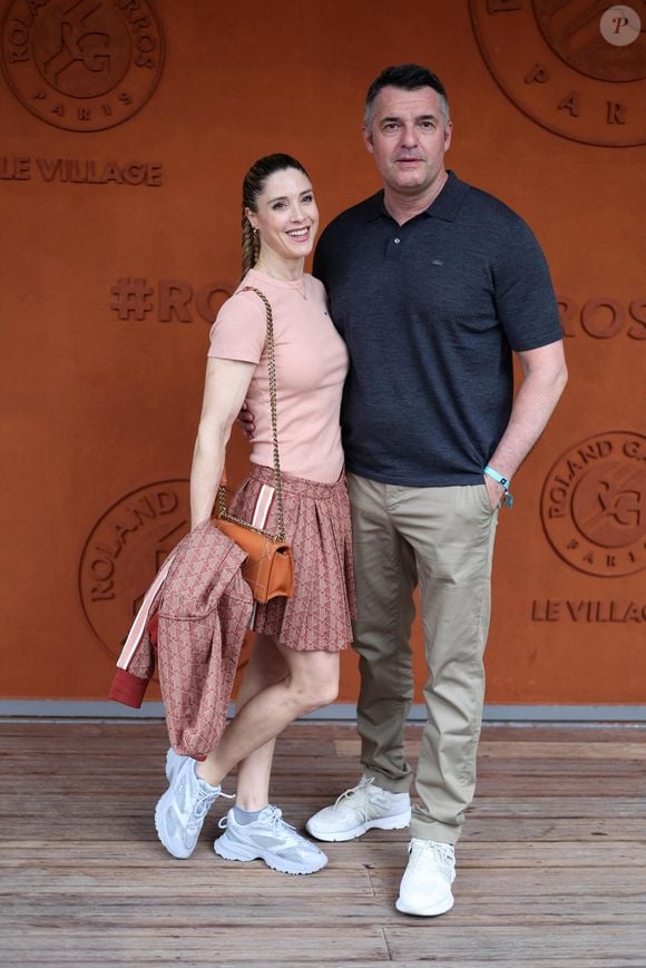 Arnaud Ducret et sa femme Claire Francisci au village lors des Internationaux de France de Tennis de Roland Garros 2025 (Jour 7), le 31 mai 2025 à Paris. 
© Dominique Jacovides / Bestimage