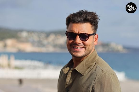 Kev Adams explique avoir vécu cette expérience sans pression, en la considérant comme une aventure dans un "autre monde".

Kev Adams
Photocall dans le cadre de la 7e édition du festival Cineroman à Nice le 4 Octobre 2025 . © Bebert-Jacovides/Bestimage