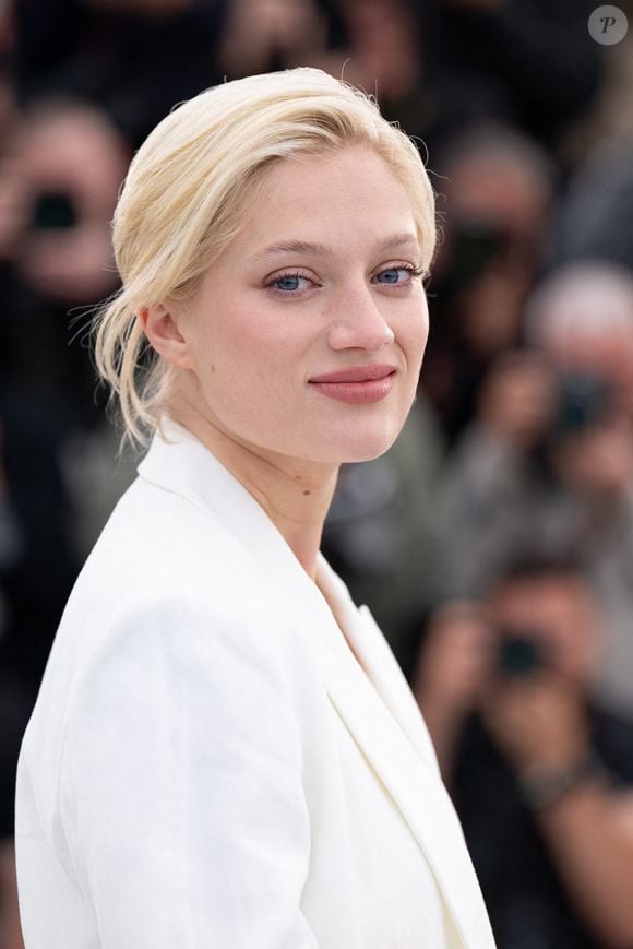 Nadia Tereszkiewicz au photocall de Cannes Une Vie Manifeste lors du 79ème Festival de Cannes à Cannes, France, le 15 mai 2026. Photo par Laurent Zabulon/Abaca