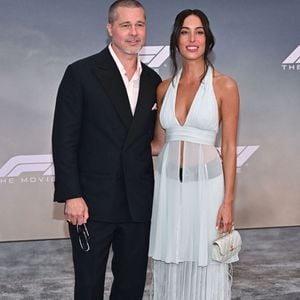 Brad Pitt et Ines de Ramon à la première mondiale de "F1" qui s'est tenue le 16 juin 2025 à Times Square, Manhattan, New York City.
(NYC)