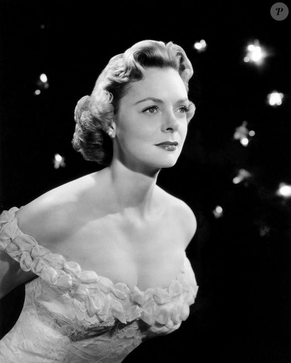 Jusqu’à un âge avancé, June Lockhart est restée active et curieuse, incarnant à la fois l’élégance et la douceur d’une époque révolue de la télévision américaine.

June Lockhart, vers le début des années 1950. Everett Collection Archive/ABACA