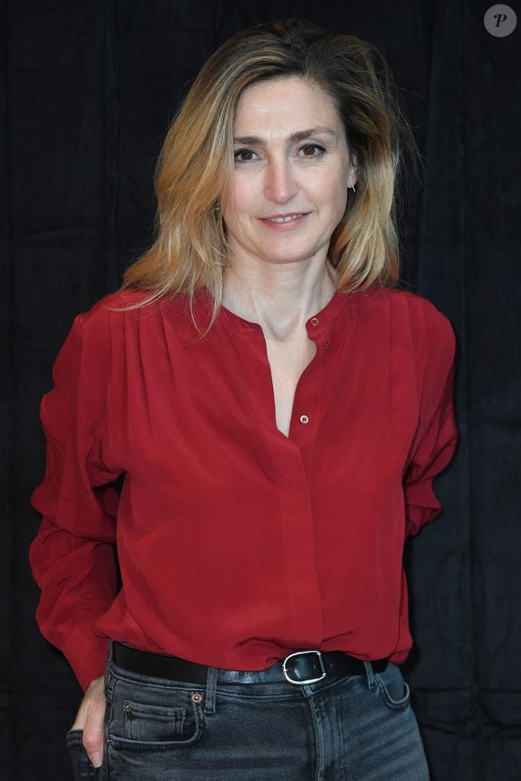 Julie Gayet - Photocall pour la remise des prix de la 6ème édition du Festival "Pluriel.les" à Compiègne, France, le 11 mars 2023. © Giancarlo Gorassini/Bestimage