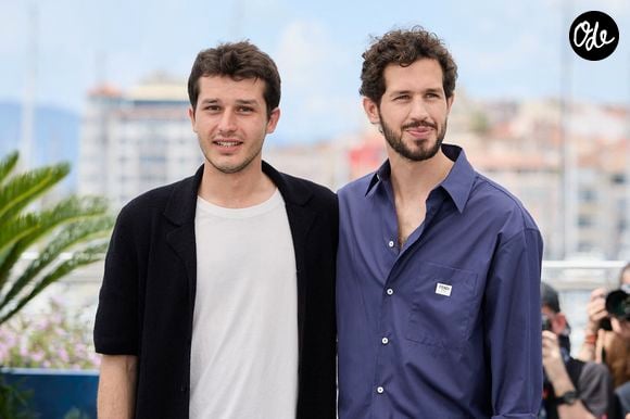 Il reste plus discret médiatiquement que ses frères Victor et Alessandro.

Giacomo Belmondo a rejoint son frère Victor Belmondo au photocall du film "Vivre, Mourir, Renaitre" lors du 77ème Festival International du Film de Cannes, au Palais des Festivals à Cannes, France, le 23 mai 2024. © Jacovides-Moreau/Bestimage
