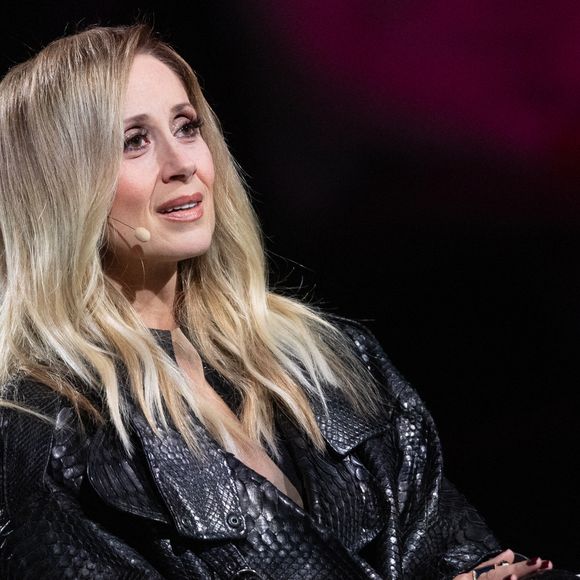 Exclusif - Lara Fabian lors de l'enregistrement de l'émission "La chanson secrète N°14", présentée par Nikos Aliagas et diffusée le 26 décembre sur TF1, à Paris le 9 décembre 2025. © Jacovides-Moreau/Bestimage
