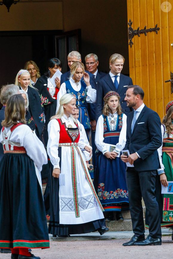 Le prince Haakon de Norvège, La princesse Mette-Marit de Norvège, Leah Isadora Behn, Juliane Snekkestad (la compagne de Marius Borg Höiby), Marius Hoeiby - Confirmation du prince Sverre Magnus à Asker Kirke (église) à Asker près d'Oslo le 5 septembre 2020. (Dana Press / Bestimage).