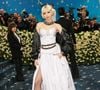 Une fois encore, c'est dans un total look Chanel que la chanteuse Belge a pris la pose.
lAngèle sur le tapis rouge du gala du Met 2025, le lundi 5 mai 2025 à New York.
Photo : BFA.com / Backgrid USA / Bestimage