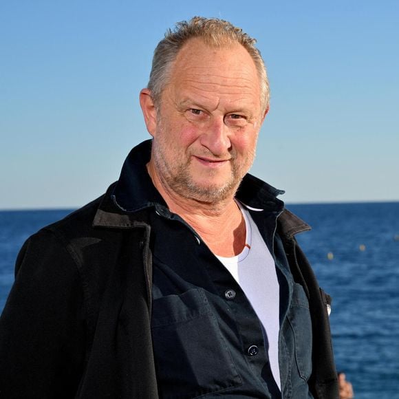 Pendant une grande partie de sa carrière, Benoît Poelvoorde a toujours cultivé une certaine réserve lorsqu’il s’agit de sa vie personnelle.

Benoît Poelvoorde - Photocall du film "La Bonne Etoile" réalisé par Pascal Elbé  dans le cadre de la 7ème édition du festival Cineroman à Nice. © Dominique Jacovides - Bruno Bebert / Bestimage