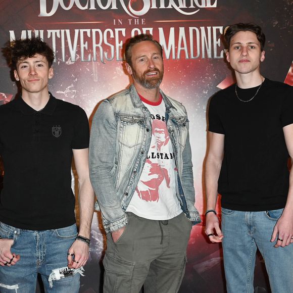 Côté vie privée, il est papa de trois enfants, et file le parfait amour depuis deux ans avec Laure !

Frank Delay avec ses fils Kezian et Jay-Lee - Avant-première du film "Doctor Strange in the Multiverse of Madness" au Grand Rex à Paris le 3 mai 2022. © Coadic Guirec/Bestimage