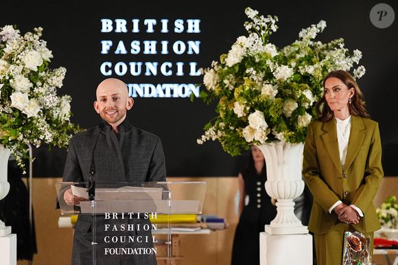 Kate Middleton remet le prix Queen Elizabeth II Award for British Design au créateur Patrick McDowell au British Fashion Council à 180 Studios dans le centre de Londres, Royaume-Uni, le 13 mai 2025. Photo par Aaron Chown/PA Wire/ABACAPRESS.COM
