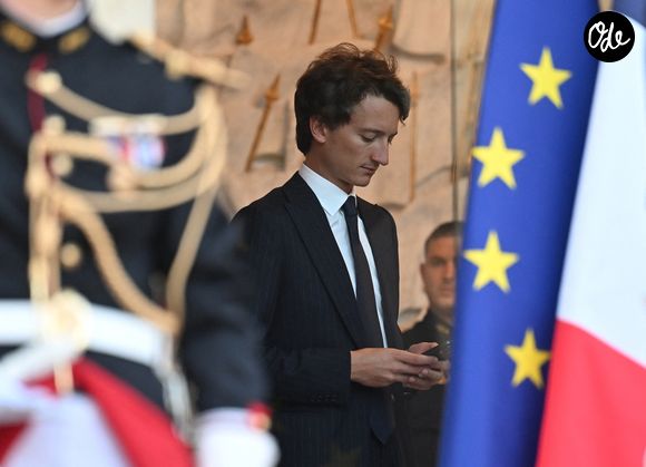 Dans une interview accordée à Guillaume Pley pour Legend, il a révélé le conseil de son père Bernard Arnault qu'il tente d'appliquer au quotidien : "Travaille d'abord sur le produit et les résultats vont suivre." 

Jean Arnault © Christian Liewig/Bestimage