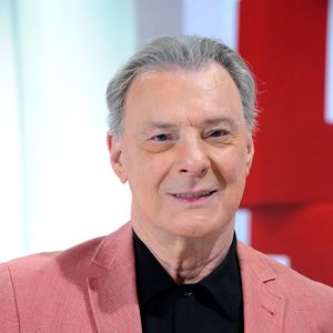 Ses proches décrivent ce projet comme une "lettre d’amour", enregistrée malgré la maladie, ultime témoignage de sa passion pour la musique. 

Exclusif - Herbert Léonard - Enregistrement de l'émission 'Vivement Dimanche' dans le studio Gabriel à Paris, le 27 aout 2018. La diffusion de l'émission sera le 2 septembre 2018 à un nouvel horaire. © Guillaume Gaffiot/Bestimage