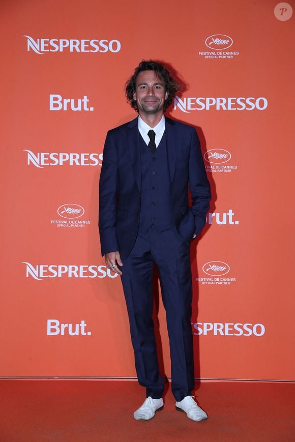 "J’ai essayé jusqu’au bout de continuer l’antenne, mais je ne pouvais plus à la fin", a-t-il notamment lancé 
Bertrand Chameroy - Photocall de la soirée Nespresso x Brut lors du 77ème Festival International du Film de Cannes le 16 mai 2024. © Laurent Campus/Bestimage