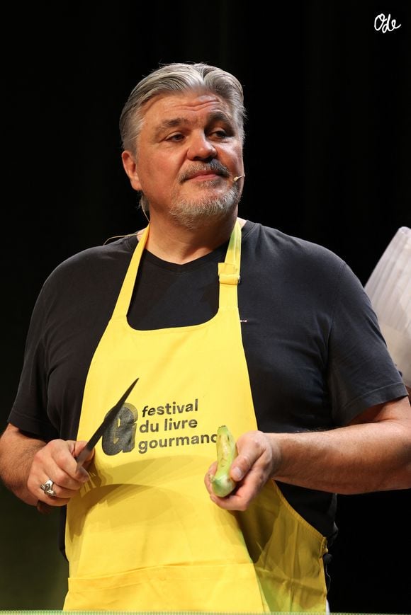 Le couple s’est rencontré lors d’un événement réunissant environ 400 personnes.

David Douillet au 20ème Festival du Livre gourmand au Théâtre de Périgueux, le 16 novembre 2025. © Jean-Marc Lhomer / Bestimage.