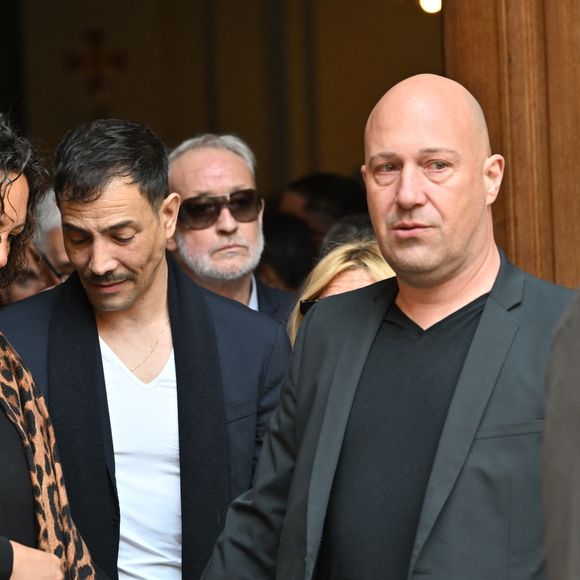Julie et Christophe Mercy, Steevy Boulay - Sorties des obsèques de Loana Petrucciani dans la cathédrale Sainte-Réparate à Nice le 10 avril 2026. L'ancienne star de téléréalité a été retrouvée morte dans son appartement niçois par les autorités, le 25 mars dernier. © Bruno Bebert/Bestimage