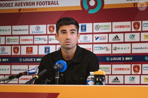 Conférence de presse d'Enzo Zidane, milieu de terrain de 26 ans, fils aîné de Zizou, pour officialiser son arrivée en Ligue 2 BKT dans le club de football de Rodez Aveyron, dont son père est actionnaire depuis 2012. Rodez, France, le 30 juin 2021. Photo Tourneret/ANDBZ/ABACAPRESS.COM