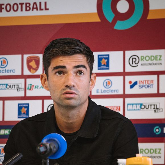 Conférence de presse d'Enzo Zidane, milieu de terrain de 26 ans, fils aîné de Zizou, pour officialiser son arrivée en Ligue 2 BKT dans le club de football de Rodez Aveyron, dont son père est actionnaire depuis 2012. Rodez, France, le 30 juin 2021. Photo Tourneret/ANDBZ/ABACAPRESS.COM