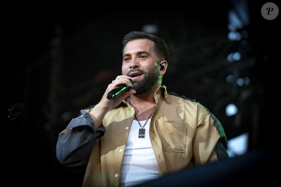 Kendji Girac en concert lors du festival de musique du Printemps de Perouges au Chateau de Saint-Maurice-de-Remens le 29 juin 2025. © Sandrine Thesillat / PsNewZ / Bestimage
