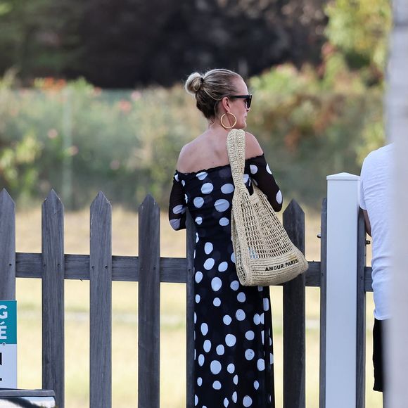Exclusif - Laeticia Hallyday accompagnée de son compagnon Frédéric Suant et de sa fille Joy sont allés accueillir Jade à l'aéroport de Saint-Barthélemy-Rémy-de-Haenen où tout le monde se retrouve pour le 50ème anniversaire de Laeticia, à Saint-Jean, Saint-Barthélémy, Antilles françaises, France, le 15 mars 2025.