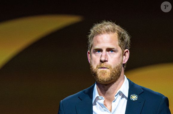 Il a déclaré : "Il reste déterminé à poursuivre son soutien aux enfants et aux jeunes du Lesotho et du Botswana, un travail qu’il a commencé il y a près de 20 ans".

Le prince Harry au congrès de Vancouver pendant les Jeux Invictus de Vancouver Whistler 2025.

Photo : Backgrid USA / Bestimage