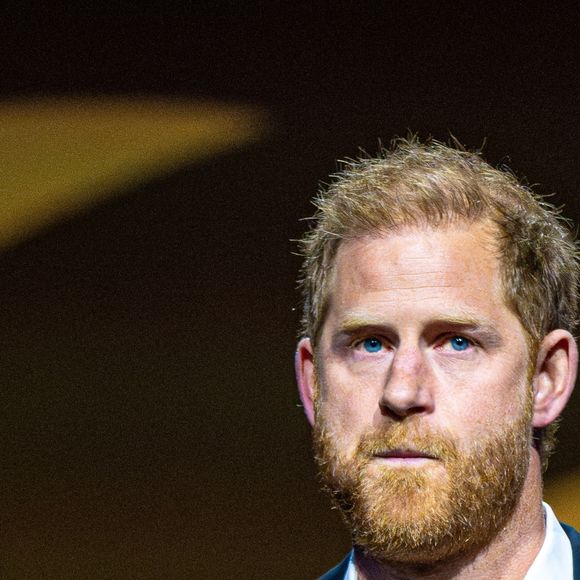 Il a déclaré : "Il reste déterminé à poursuivre son soutien aux enfants et aux jeunes du Lesotho et du Botswana, un travail qu’il a commencé il y a près de 20 ans".

Le prince Harry au congrès de Vancouver pendant les Jeux Invictus de Vancouver Whistler 2025.

Photo : Backgrid USA / Bestimage