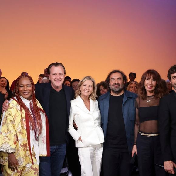 C'est Claude François qui est à l'honneur

Exclusif - Pene Pati, China Moses, Claude François Junior, Claire Chazal, André Manoukian, Dani Borg (ancienne clodette), Agustin Galiana lors de l'enregistrement de l'émission Le Grand Echiquier - Spécial Claude François présentée par C.Chazal et A.Manoukian et diffusée le 13 janvier sur France, à l'Opéra royal du château de Versailles, accompagné par l'Orchestre de l'Opéra Royal à Versailles, France, le 16 septembre 2025. © Jack Tribeca/Bestimage