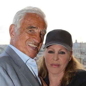 Jean-Paul Belmondo et Ursula Andress lors du tournage du documentaire produit par Cyril Viguier et Paul Belmondo sur son père Jean-Paul, "Belmondo par Belmondo", à Rome, le 23 mai 2014

© Frederic Nebinger / Bestimage