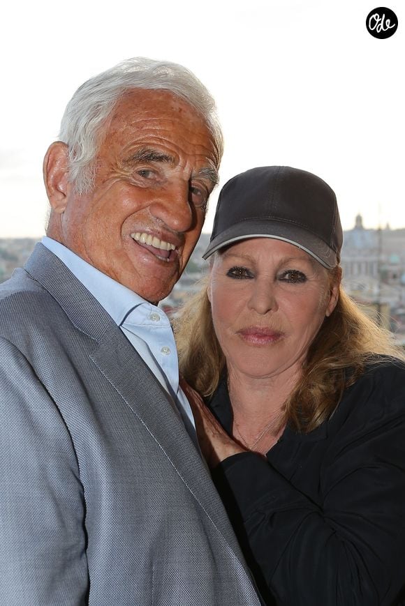 Jean-Paul Belmondo et Ursula Andress lors du tournage du documentaire produit par Cyril Viguier et Paul Belmondo sur son père Jean-Paul, "Belmondo par Belmondo", à Rome, le 23 mai 2014

© Frederic Nebinger / Bestimage