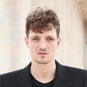 Niels Schneider - 35ème édition des "Trophées ANDAM" dans les jardins du Palais Royal à Paris, France, le 27 juin 2024. © Christophe Clovis / Bestimage