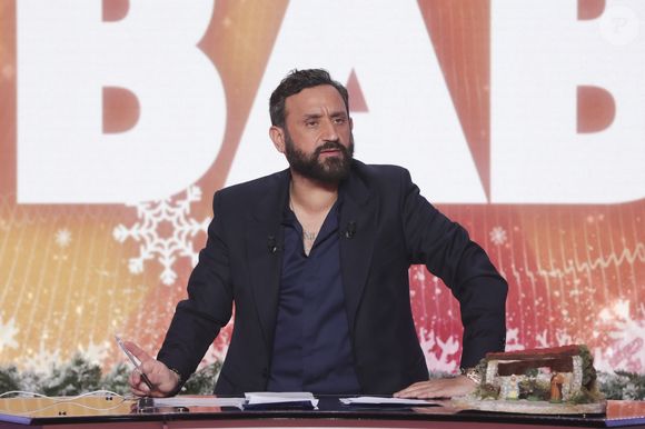 Exclusif - Cyril Hanouna sur le plateau de l'émission "Touche pas à mon poste" (TPMP) diffusée en direct sur C8 le 17 décembre 2024. © Jack Tribeca / Bestimage