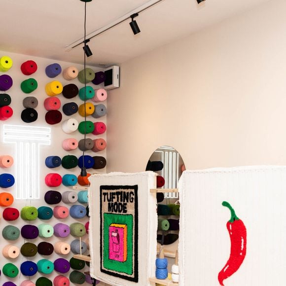 Exclusif - Atmosphère à l'inauguration de la boutique de Ninon Dechavanne un Tufting Studio, un atelier dédié à l'exploration créative,où chacun peut s'initier à l'art du Tufting et concevoir sa propre œuvre, à Paris, France, le 11 septembre 2025. © Julien Sarkissian/Bestimage