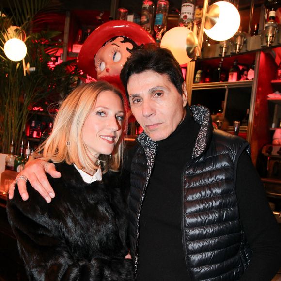Exclusif - Jean-Luc Lahaye et sa compagne Paola lors d'une soirée de rencontre et de dédicace avec Alain Dopouridis au restaurant Lou Pitchoun's à Paris le 12 mars 2025. © Philippe Baldini / Bestimage