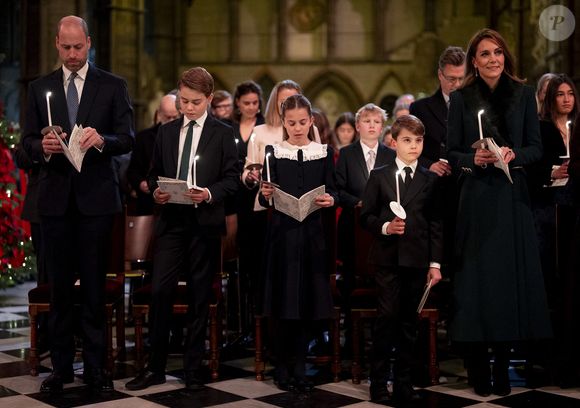 Le prince William, Kate Middleton, et leurs enfants George, Charlotte et Louis, assistent au 5e concert de chants de Noël "Together at Christmas" à l'abbaye de Westminster à Londres, le 5 décembre 2025. Aaron Chown/WPA-Pool/Julien Burton via Bestimage