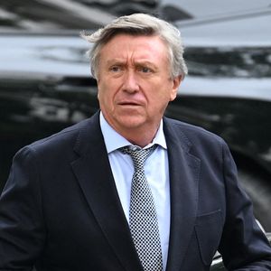 Jacques Legros va présenter son dernier journal de 13h sur TF1, après plus de vingt-six ans de bons services.

Jacques Legros - Arrivées aux obsèques de Nonce Paolini en l'église Saint-Honoré-d'Eylau, 66 bis, avenue Raymond-Poincaré à Paris, France Agence / Bestimage