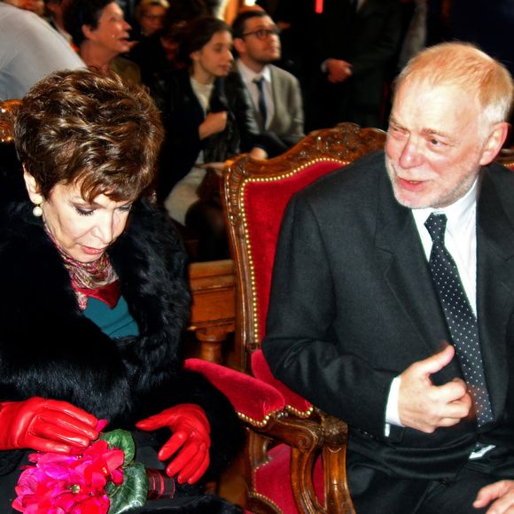 Exclusif - Catherine Laborde et son mari Thomas Stern - Catherine Laborde a épousé son compagnon de longue date Thomas Stern, publicitaire, samedi 9 novembre 2013 à la mairie du 2e arrondissement de Paris, en présence de ses amis les plus proches.
©AGENCE / BESTIMAGE