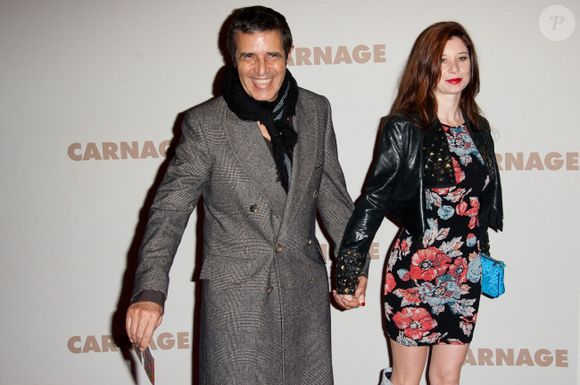Couple nomade, il ont notamment passé de nombreuses été sur son bateau Noé. 

Julien Clerc et sa compagne Hélène Gremillon, à l'avant-première de Carnage, le 20 novembre 2011 à Paris. (Abaca)