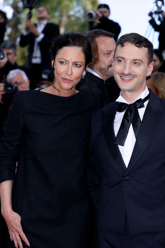 Anna Mouglalis, Thomas Jolly - Montée des marches du film " La bola negra " lors du 79ème Festival International du Film de Cannes, le 21 mai 2026. © Olivier Borde / Bestimage