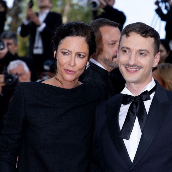 Anna Mouglalis, Thomas Jolly - Montée des marches du film " La bola negra " lors du 79ème Festival International du Film de Cannes, le 21 mai 2026. © Olivier Borde / Bestimage
