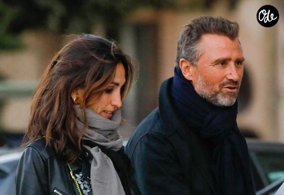 Alexandre Brasseur et sa compagne Isabelle Regourd - Hommage à Charlotte Valandrey en l'église Saint François-Xavier, à Paris, le 6 octobre 2022. 

© Christophe Clovis/Bestimage