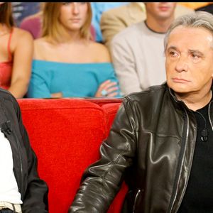 Le mariage était prévu mais le chanteur a laissé tomber juste avant. 

Michel Sardou et Mireille Darc sur le plateau de "Vivement Dimanche".  © Guillaume Gaffiot/Bestimage