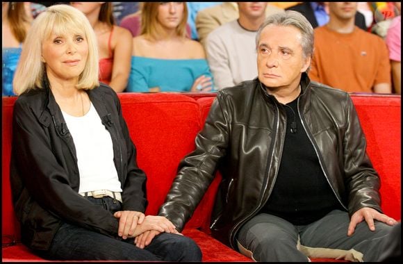 Le mariage était prévu mais le chanteur a laissé tomber juste avant. 

Michel Sardou et Mireille Darc sur le plateau de "Vivement Dimanche".  © Guillaume Gaffiot/Bestimage