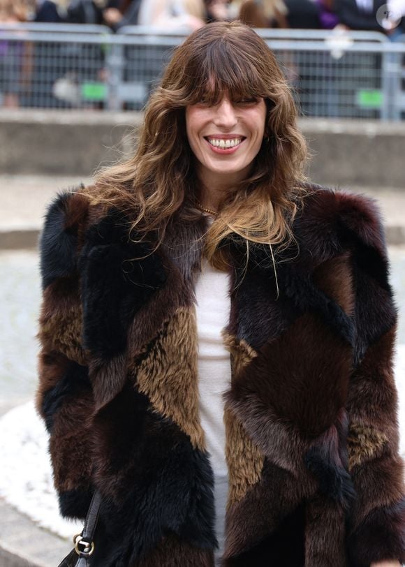 Lou Doillon aux arrivées du défilé Miu Miu Collection Femme Prêt-à-Porter Printemps/Eté 2026 lors de la Fashion Week de Paris (PFW), au Conseil Économique, social et environnemental, Palais d'lena, à Paris, France, le 6 octobre 2025. © Denis Guignebourg / Bestimage