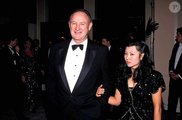 Mais en février dernier, Gene Hackman et son épouse Betsy Arakawa ont été retrouvés sans vie dans leur propriété de Santa Fé, nichée dans le Nouveau-Mexique. 

Santa Fe, NM - L'acteur Gene Hackman (95 ans) et son épouse Betsy Arakawa (63 ans) ont été retrouvés morts dans leur maison de Santa Fe, au Nouveau-Mexique. Les autorités ont déclaré qu'une enquête était en cours. (Backgrid USA / Bestimage).