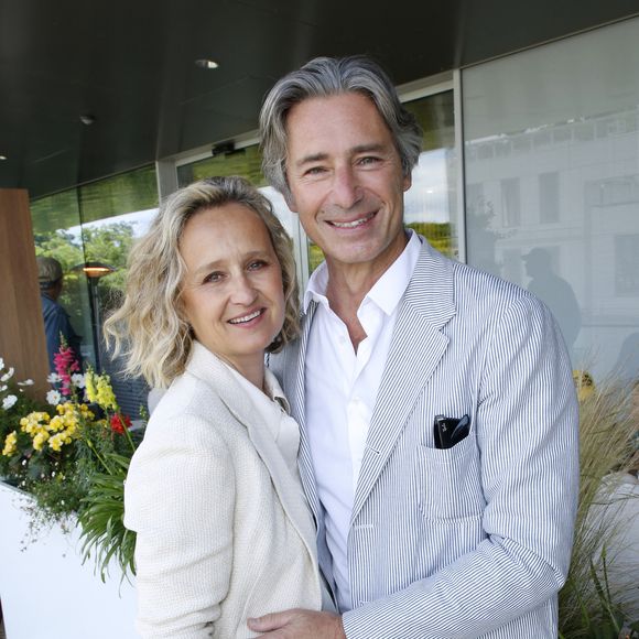 Caroline Roux s'épanouit à la télévision.

Exclusif - Caroline Roux et son compagnon Laurent Solly - Déjeuner dans la loge de France Télévisions lors de la Finale Hommes des Internationaux de France de Tennis de Roland Garros.
© Bertrand Rindoff / Bestimage