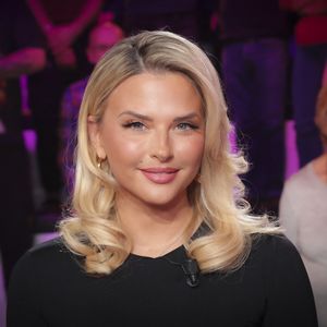 Kelly Vedovelli a annoncé la naissance de ses jumelles sur ses réseaux sociaux.

Kelly Vedovelli sur le plateau de l'émission "Touche pas à mon poste" (TPMP) diffusée en direct sur C8.

© Jack Tribeca / Bestimage