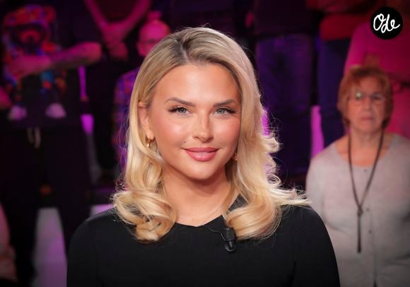 Kelly Vedovelli a annoncé la naissance de ses jumelles sur ses réseaux sociaux.

Kelly Vedovelli sur le plateau de l'émission "Touche pas à mon poste" (TPMP) diffusée en direct sur C8.

© Jack Tribeca / Bestimage