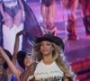 "Elle a été rapidement descendue et personne n'a été blessé. Le spectacle s'est poursuivi sans incident" a précisé son équipe, Parkwood Entertainment, dans un communiqué posté le lendemain de cette déconvenue.
Paris, FRANCE Miley Cyrus shows up on stage and joins Beyoncé on her Cowboy Carter Tour show in Paris le19/06/2025 © Backgrid USA / Bestimage