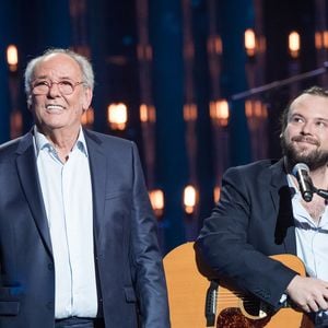 Exclusif -  Maxime Le Forestier et son fils Arthur - Enregistrement de l'émission "Rendez vous avec Julien Clerc" au Théâtre du Châtelet à Paris, qui sera diffusée le 29 novembre sur France 3. Le 24 octobre 2019. 
© Cyril Moreau / Bestimage